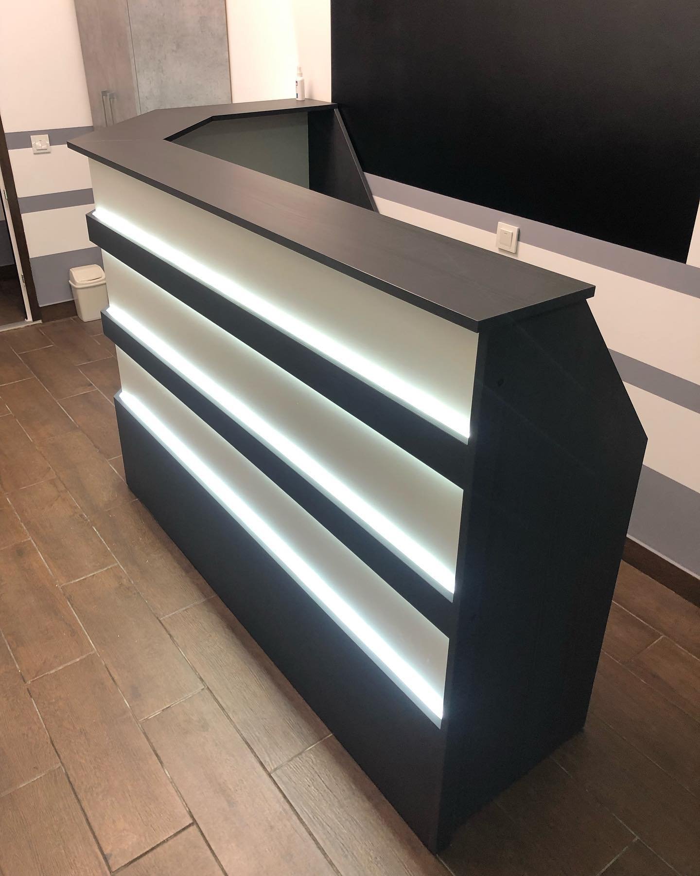 Built-in wardrobe system